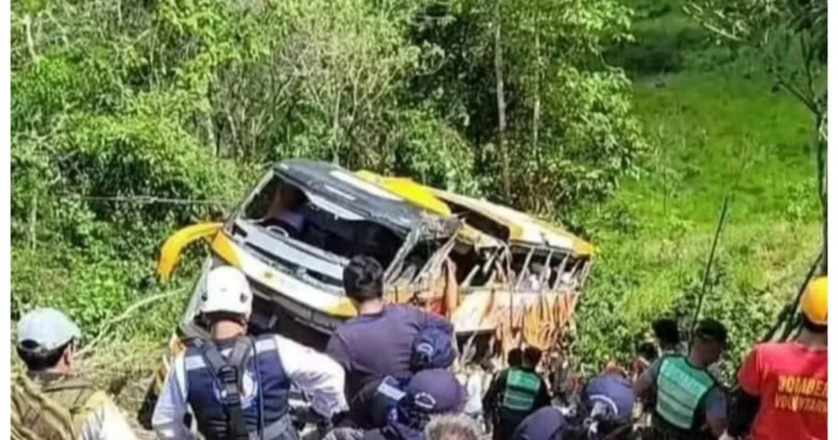 Passeio termina em grande comoção após acidente com ônibus escolar