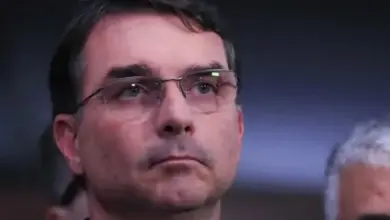 Pastor acusa Flávio Bolsonaro de receber dinheiro das bets