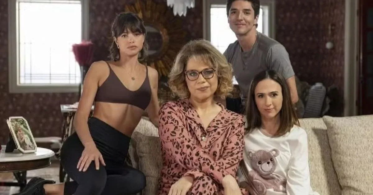 Quem Ama Cuida: Pilar confronta Adriana e puxa ela pelos cabelos