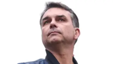 Rolex de R$ 305 mil e outros presentes colocam despesas de Flávio Bolsonaro no centro do debate