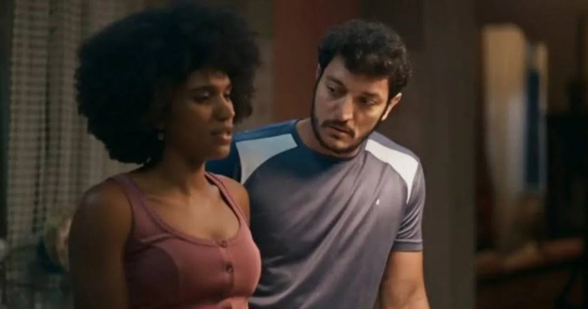 Rosa toma atitude e entrega Tom para Pedro em Quem Ama Cuida