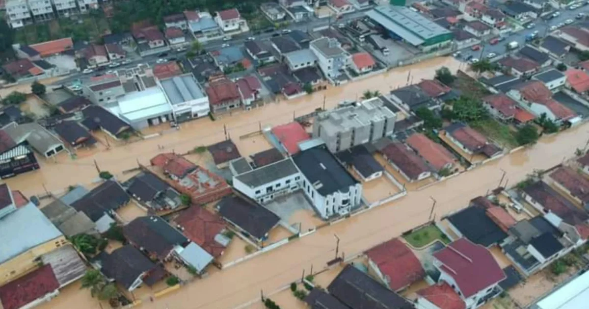 Santa Catarina enfrenta fortes chuvas