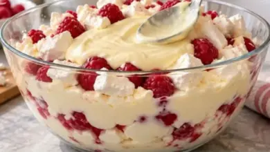 Sobremesa Cremosa de Framboesa com Suspiro: Uma Delícia Leve, Refrescante e Irresistível