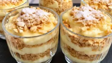 Sobremesa Napoleão: Uma Delícia Cremosa com Camadas de Biscoito que Derrete na Boca
