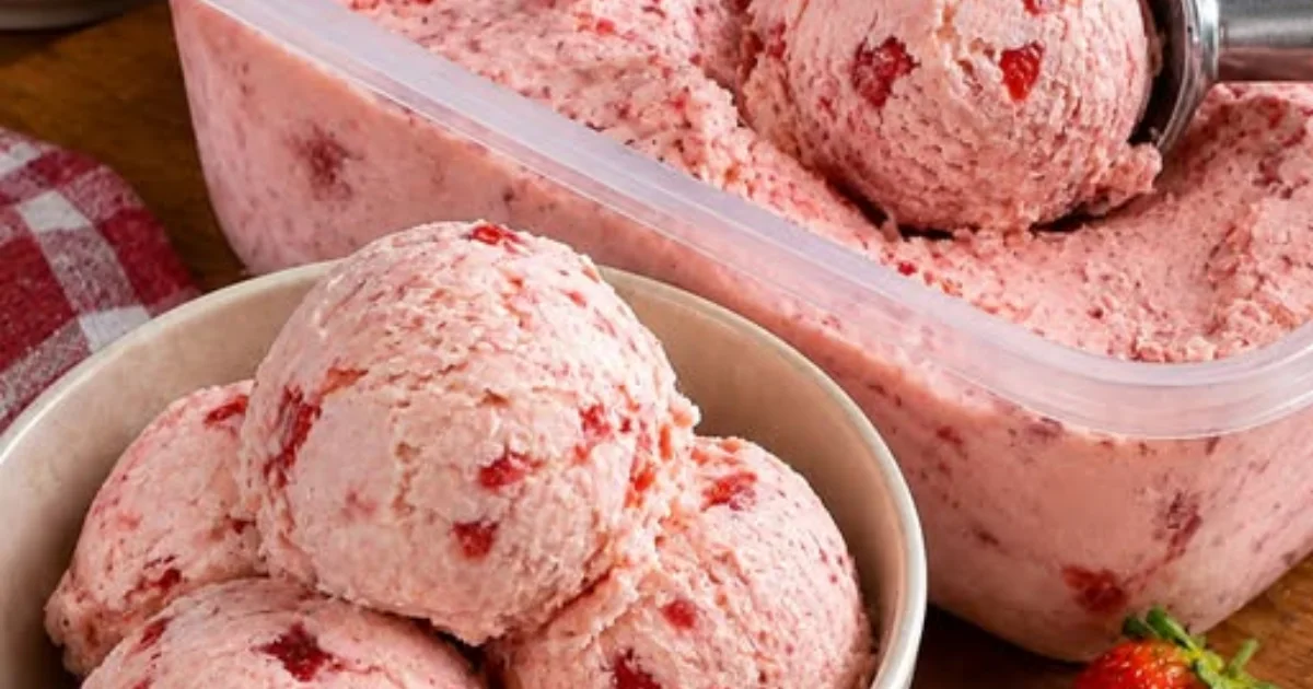 Sorvete Cremoso de Morango: Receita Caseira Fácil, Refrescante e Irresistível