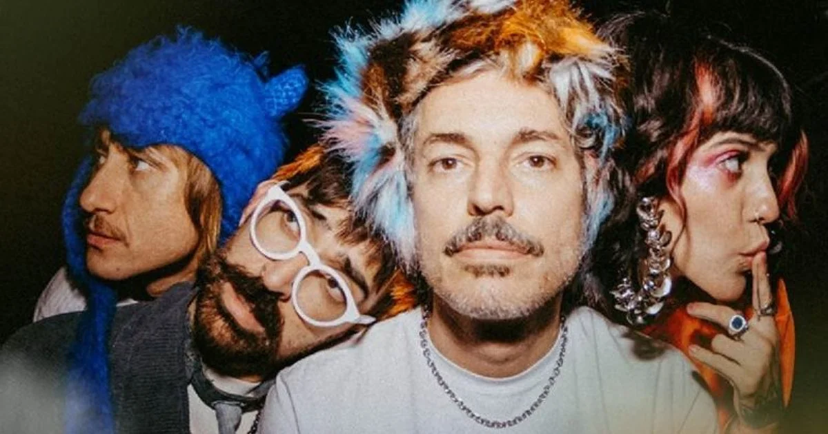 Supercombo faz discurso político no Rock in Rio e transmissão é interrompida