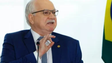 Tensão no STF: Fachin dá prazo de 3 dias para Mendonça explicar afastamento do chefe da PF