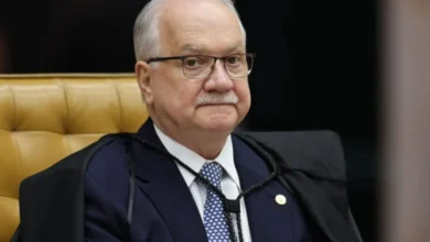 Tensão no STF: Fachin sai em defesa de André Mendonça e nega pedido de Moraes
