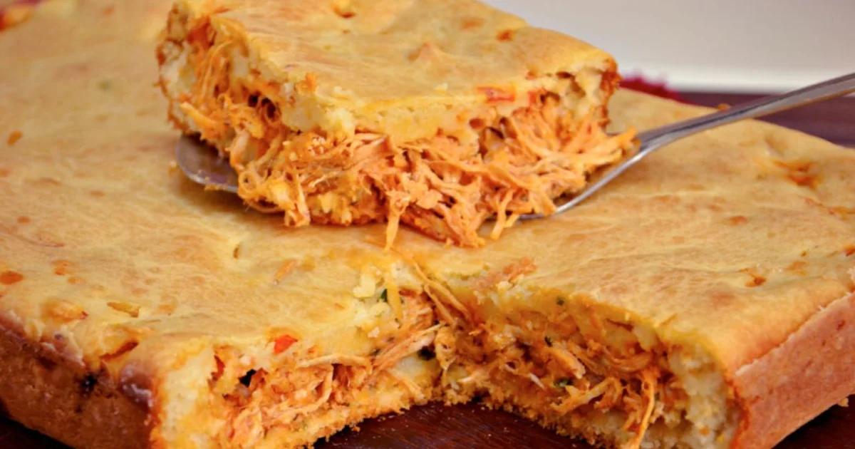 Torta de frango cremosa de liquidificador: uma receita fácil que conquista no primeiro pedaço