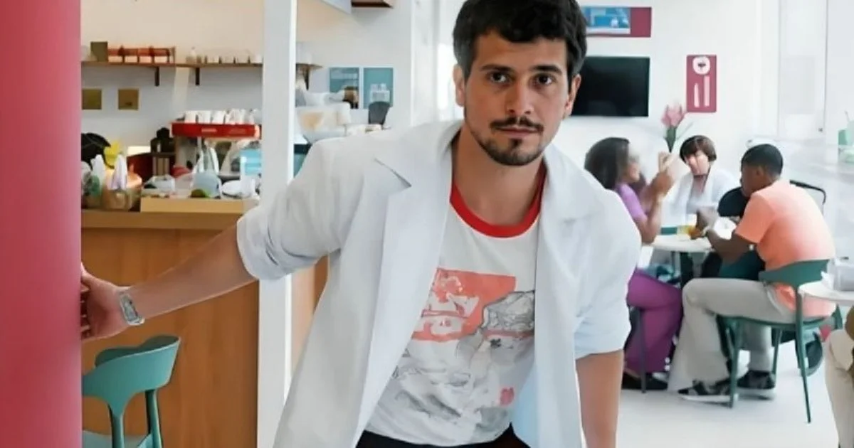 Toy inventa mentira para tentar conquistar Leandra em Por Você