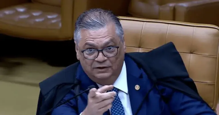 Três dias depois de citar Mendonça, Dino determina novas diligências no caso Master