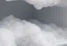 Truque para Descongelar o Freezer: Como Remover o Gelo Mais Rapidamente e Facilitar a Limpeza