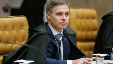 TSE multa campanha de Lula em R$ 15 mil por impulsionamento de vídeo contra Flávio Bolsonaro