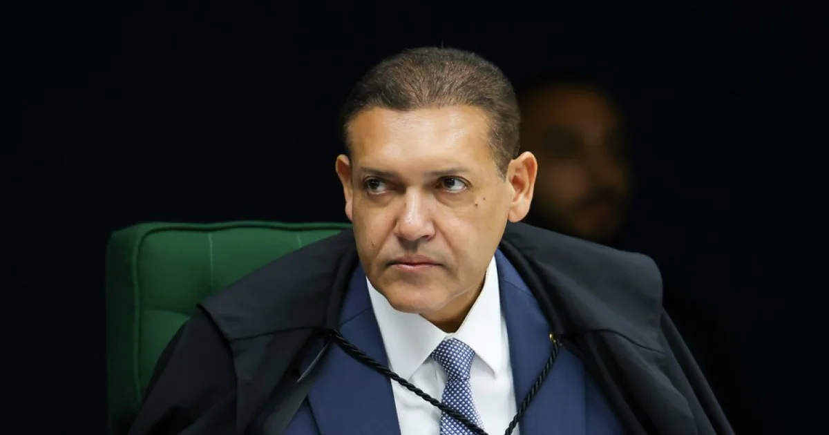 TSE toma atitude neste domingo e acaba de notificar Lula