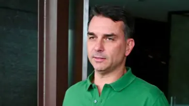 TSE toma decisão após pedido do PT e cobra explicações de Flávio