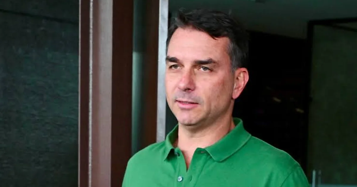 TSE toma decisão após pedido do PT e cobra explicações de Flávio