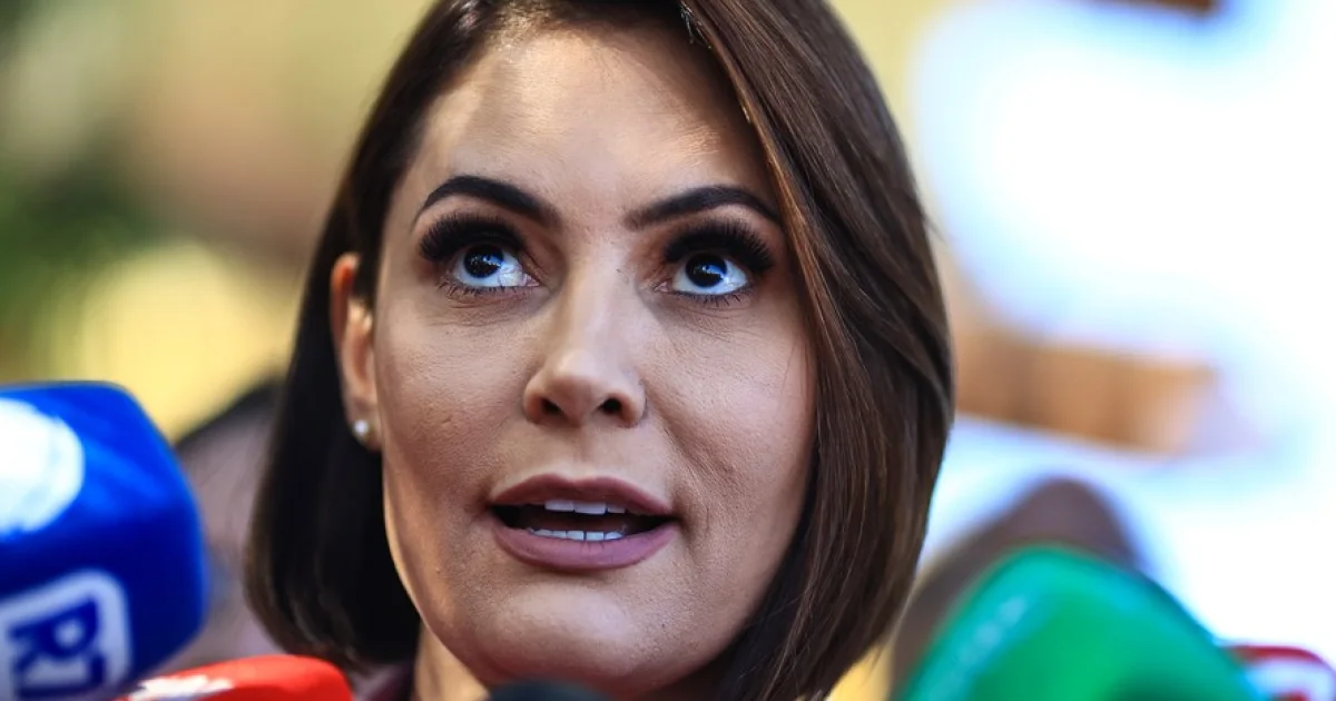 A condição de Michelle para entrar na campanha de Flávio Bolsonaro
