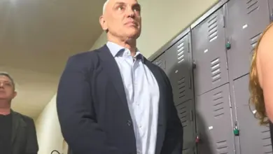 Alexandre de Moraes aparece em local de votação em São Paulo e chama atenção
