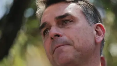 Após decisão contra canal de Lula, Flávio se manifesta e faz declaração direta