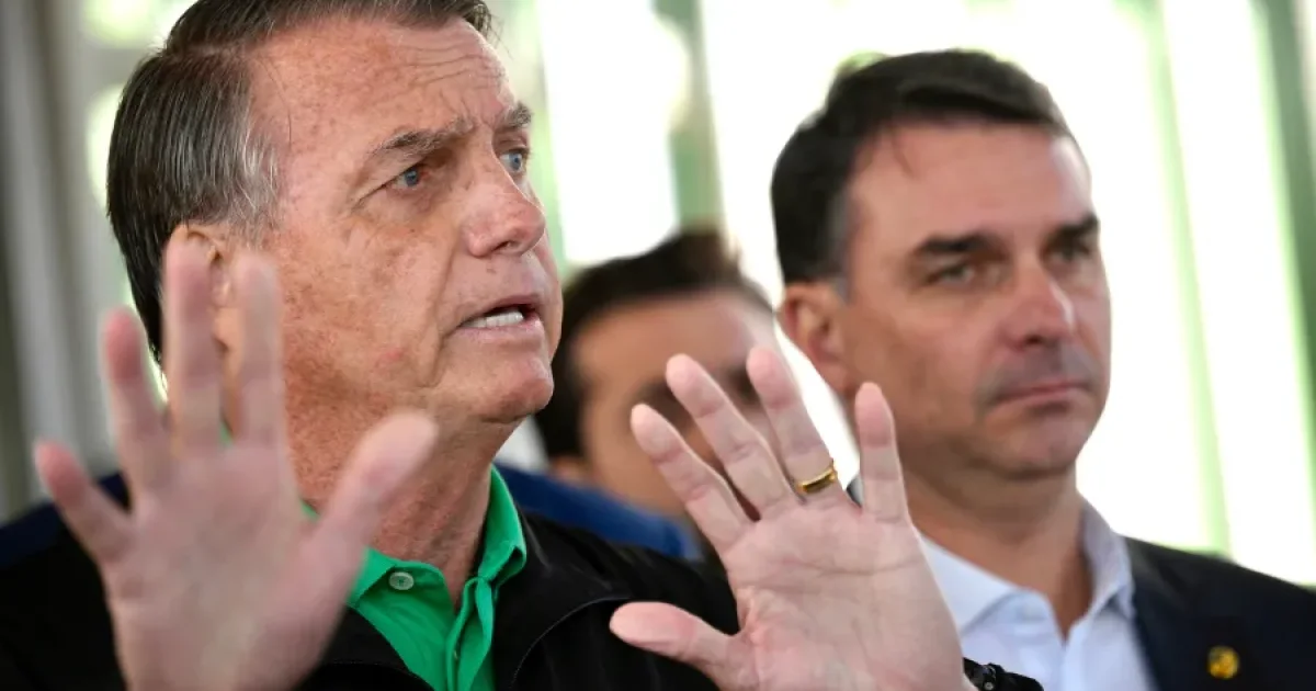 Após manifestação da PGR, pedido para Flávio visitar Bolsonaro aguarda decisão