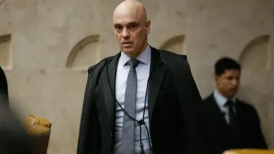 Após mudança na relatoria, Fachin mantém decisões de Moraes e caso continua