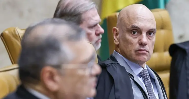 Após pedido da PF, Fachin define como casos envolvendo ministros devem ser tratados