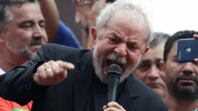 Após registrar o voto, Lula faz alerta e Flávio Bolsonaro manda recado