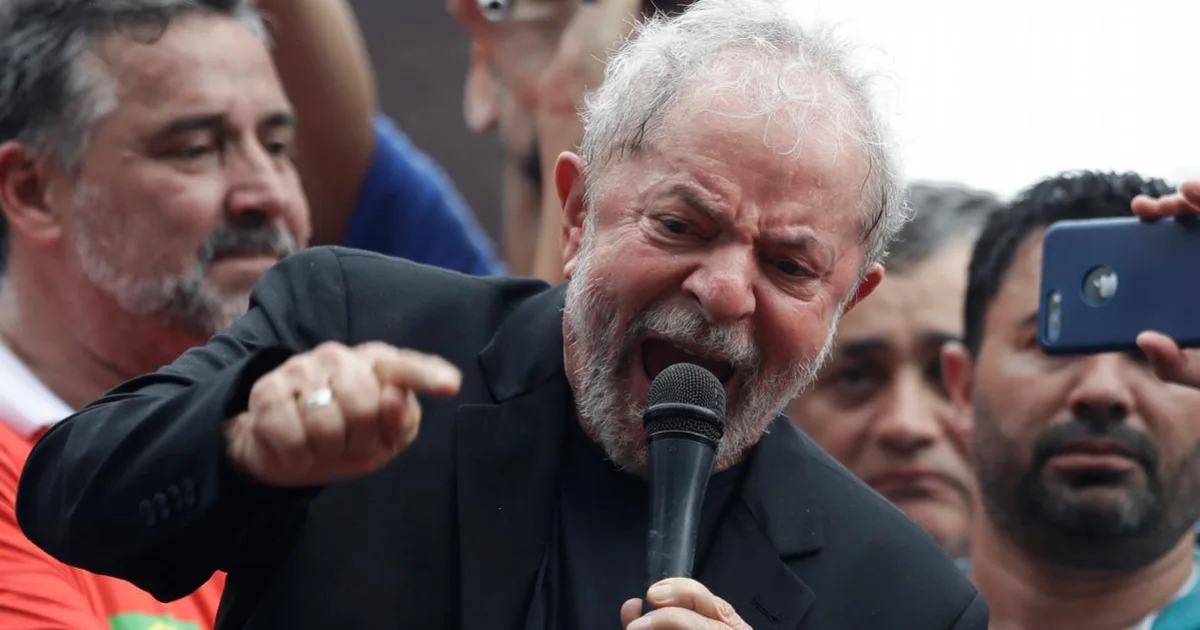 Após registrar o voto, Lula faz alerta e Flávio Bolsonaro manda recado