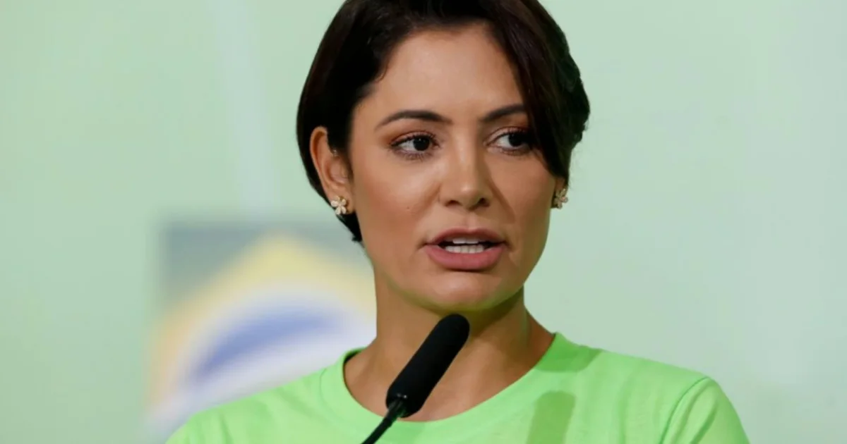 Atitude de Michelle Bolsonaro durante votação ganha destaque