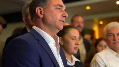 Campanha de Flávio chama decisão sobre canal pró-Lula de “claro atropelo” e reage ao TSE