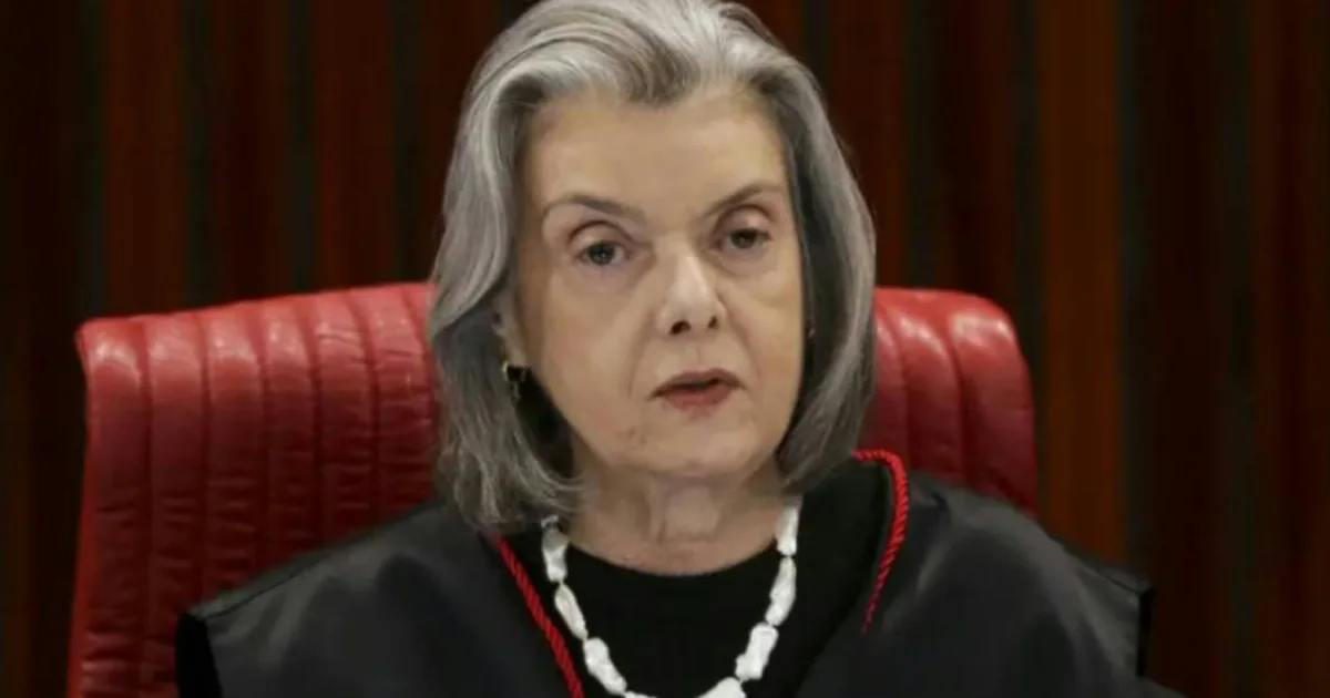 Cármen Lúcia menciona Nossa Senhora durante sessão