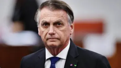 Com direitos políticos suspensos, Jair Bolsonaro fica impedido de votar em Flávio nas Eleições 2026