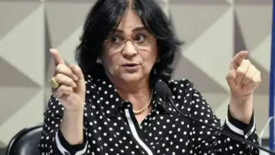 Damares defende trabalhadores e comenta possível vantagem eleitoral