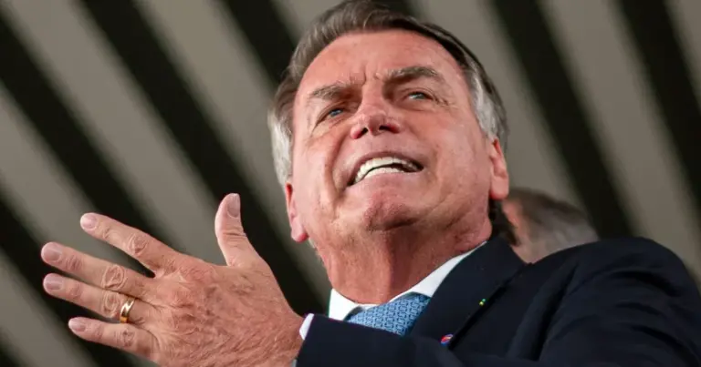 Damares revela que Bolsonaro passou mal em casa e faz relato sobre Michelle