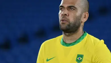 Daniel Alves revela motivo religioso para apoiar Flávio Bolsonaro