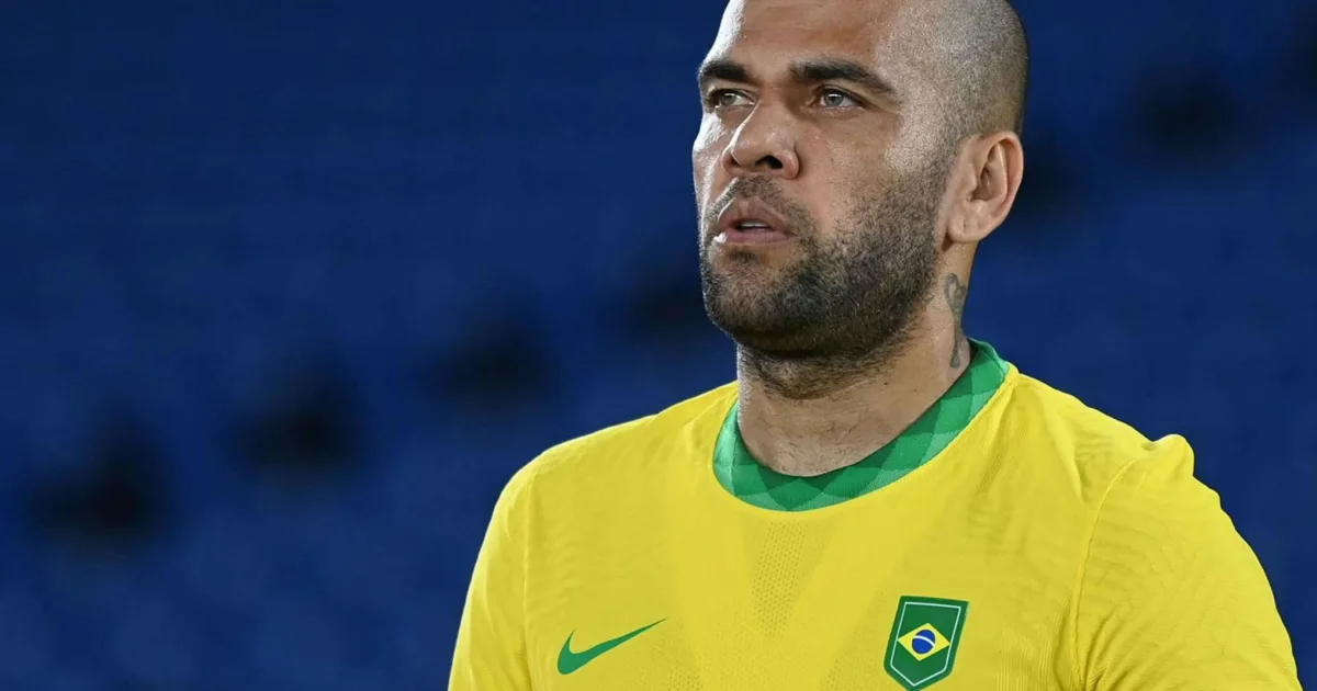 Daniel Alves revela motivo religioso para apoiar Flávio Bolsonaro