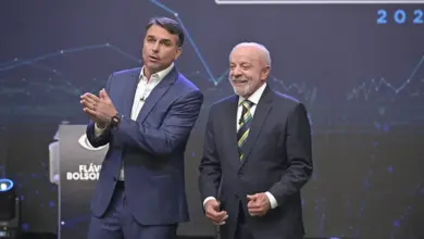 Debate entre Lula e Flávio vira bate-boca e deixa propostas de lado