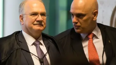 Decisão de peso: Fachin bate o martelo em pedido para investigar e afastar Moraes do STF