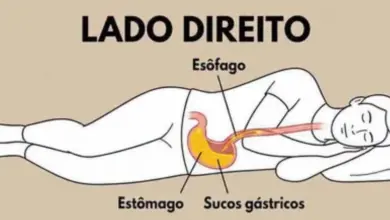 Dormir do lado direito pode piorar o refluxo? Entenda o que acontece com o estômago durante o sono
