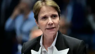 Ex-ministra de Bolsonaro entrega documento a Flávio e revela posição da FPA