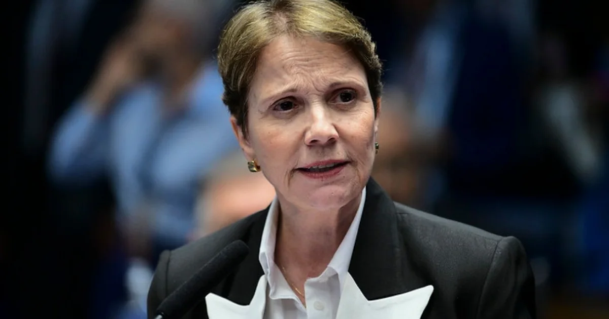 Ex-ministra de Bolsonaro entrega documento a Flávio e revela posição da FPA