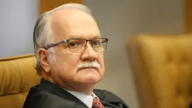 Fachin dá 5 dias para PGR avaliar arquivamento de inquérito sobre Bolsonaro