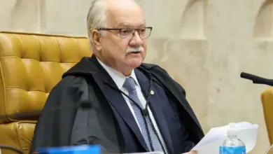 Fachin rejeita pedido de Flávio Bolsonaro para afastar Flávio Dino de processos no STF