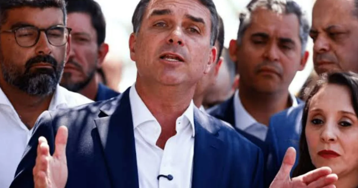 Falha em propaganda eleitoral de Flávio Bolsonaro chama atenção