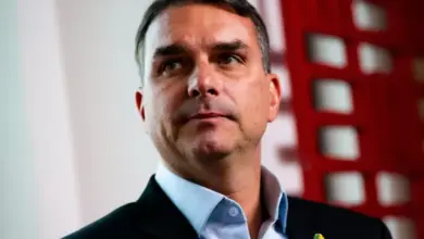 Flávio aciona TSE, acusa rede de desinformação e pede cassação da chapa de Lula e Alckmin