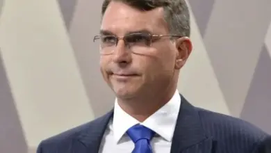 Flávio Bolsonaro coloca aposentadorias e BPC no centro do debate eleitoral
