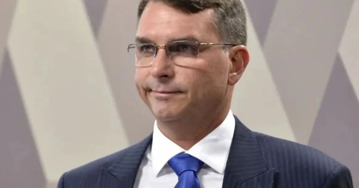 Flávio Bolsonaro coloca aposentadorias e BPC no centro do debate eleitoral