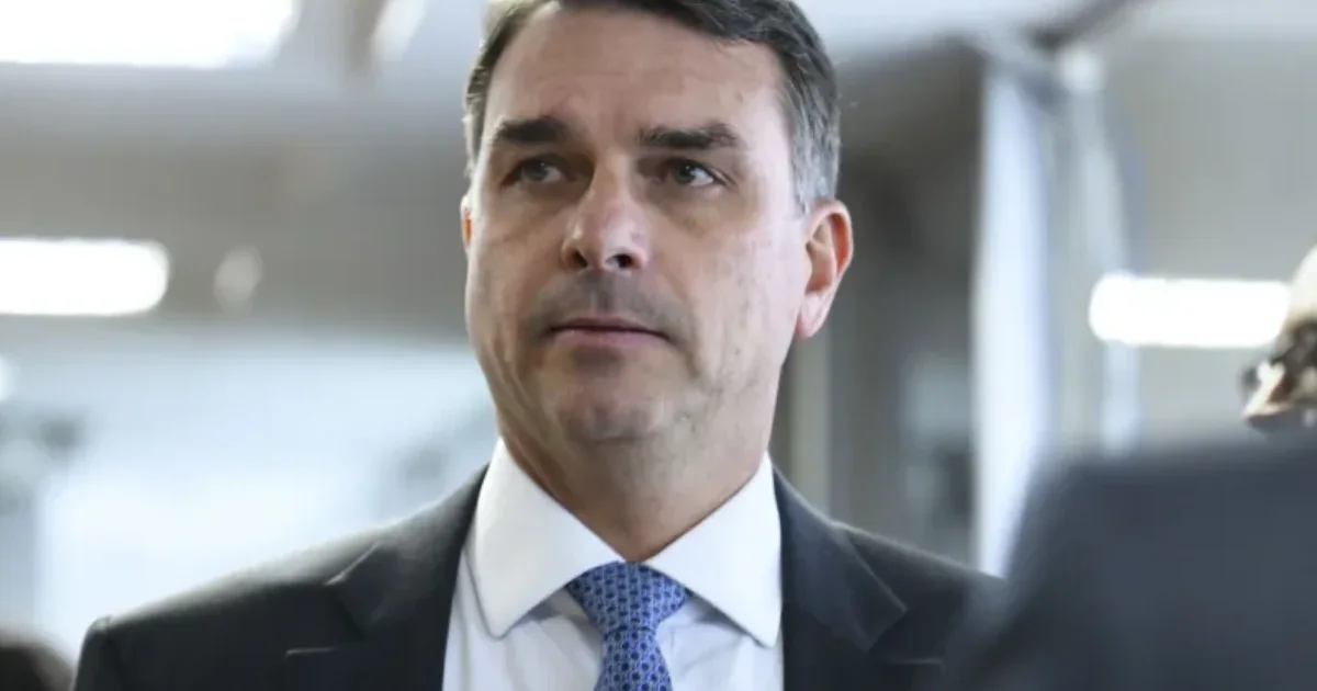 Flávio Bolsonaro define ida a debates do 2º turno e explica motivo