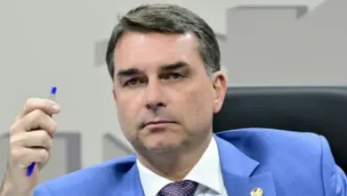 Flávio Bolsonaro fala sobre o futuro do Farmácia Popular