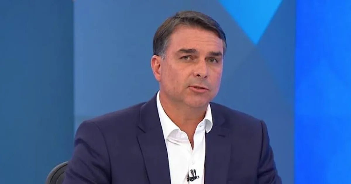Flávio Bolsonaro faz promessa durante sabatina no JN e explica mudança de posição